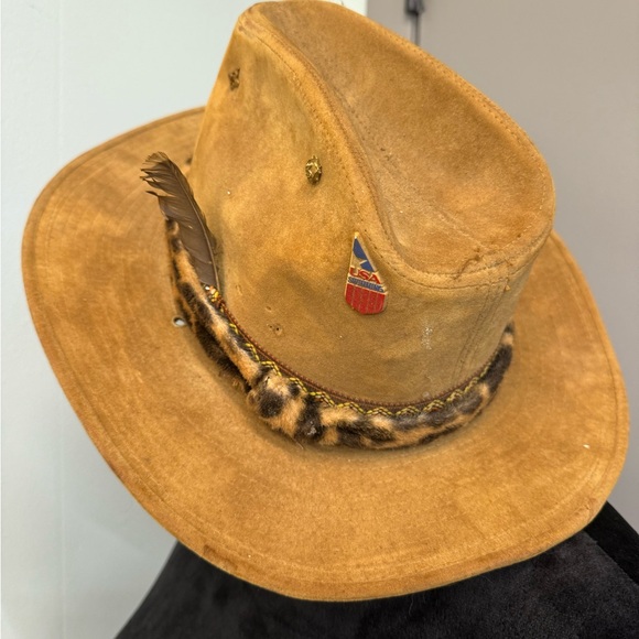 Boot Hill Western Cowboy Hat w Hand Made Feather Band Tan Stetson VINTAGE Pins - Picture 7 of 14